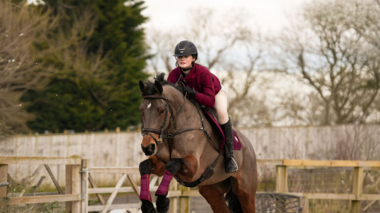 How to choose the most suitable riding clothes